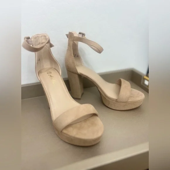 Tan suede block heel - Picture 3 of 7